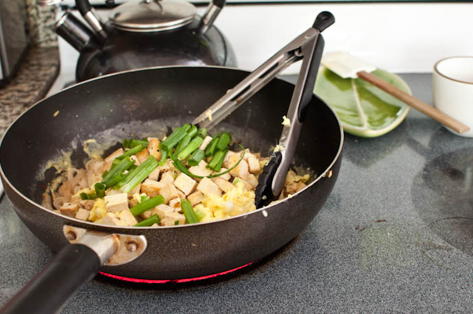 Cooking Tofu Pad Thai Cooking Tofu Pad Thai