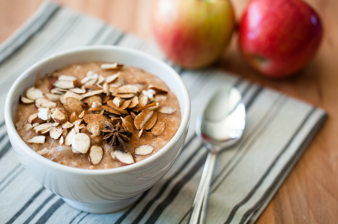 Slow cooker steel cut oatmeal with apples and almonds