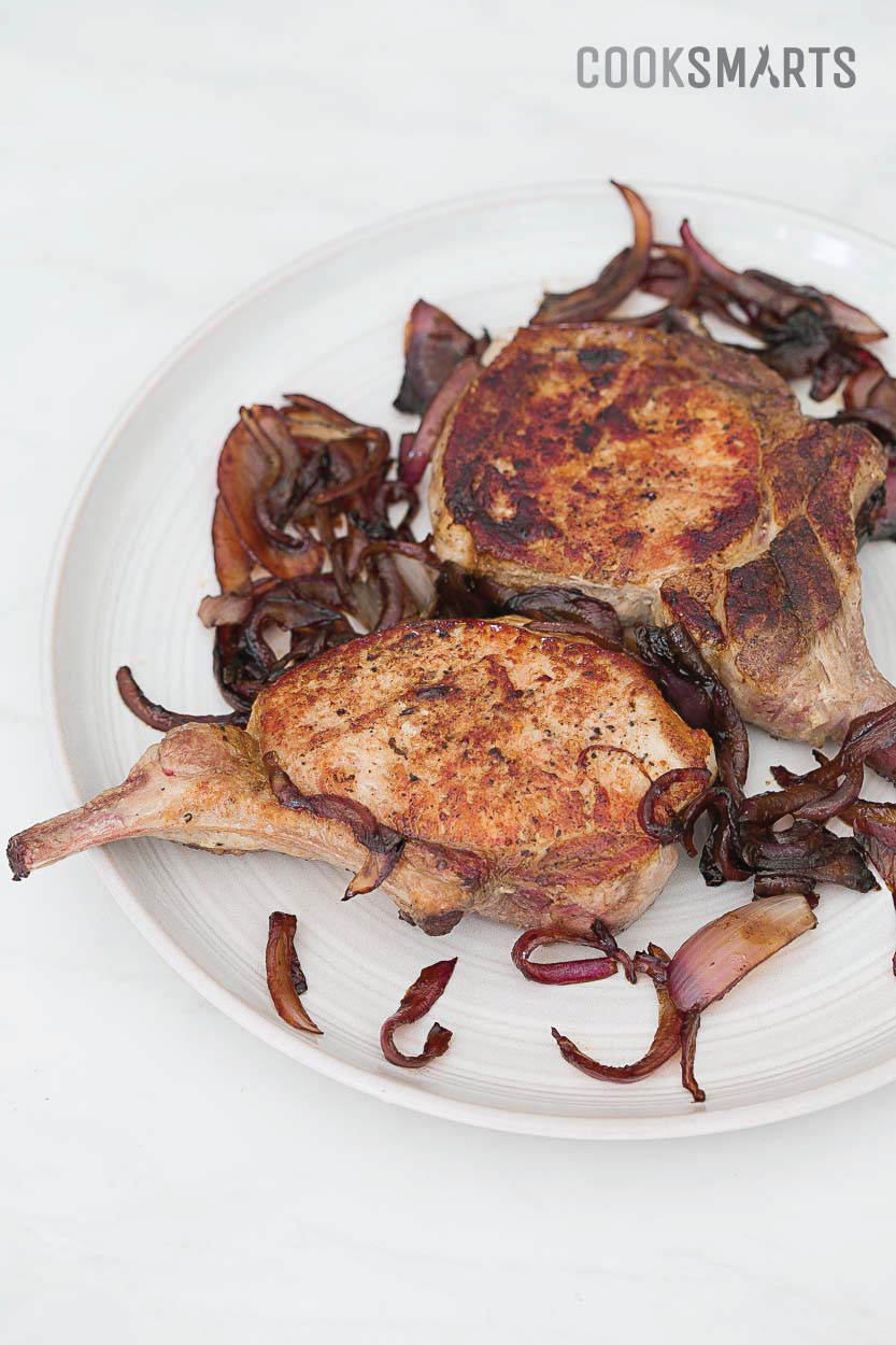 Weeknight Meals via @cooksmarts: Pork Chops with Balsamic Onions #recipe